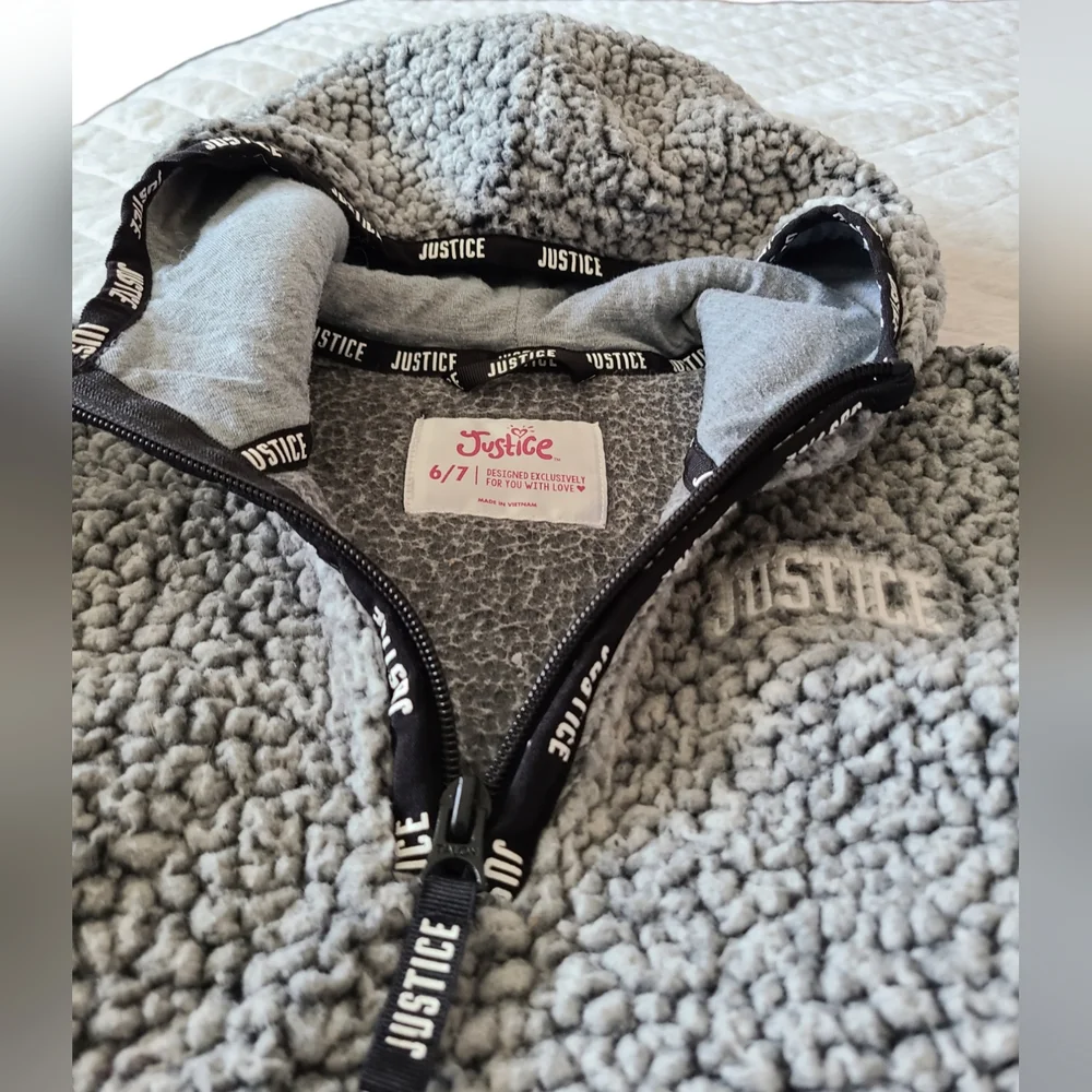 JUSTICE | CHILDRENS GRAY FLEECE JACKET HOODIE WITH FRONT POCKET | SIZE 6/7